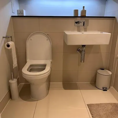 Stylish 2 Bedroom Apartment-3